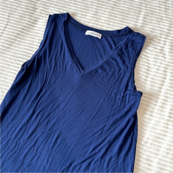 Coco and Main V-Neck Flowy Tunic Tank Top Small Navy Blue - Picture 3 of 11